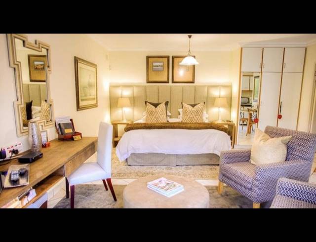 8 BEDROOM HOUSE FOR SALE IN UMHLANGA CENTRAL